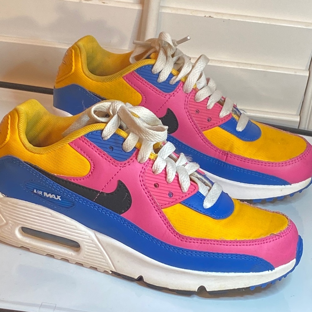 Nike Kids Sneakers in Pink, Yellow, Blue, Black